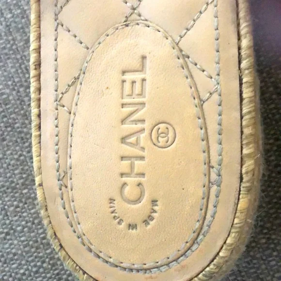 CHANEL SLIDES - Picture 4 of 11